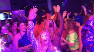 Foute Party op een Bedrijfsfeest