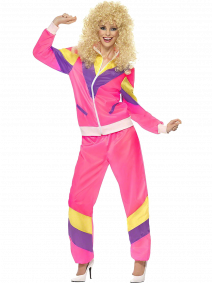 vrouw met foute outfit voor feest