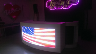 Met een led -beeld scherm in de booth kun je heel veel kanten op.