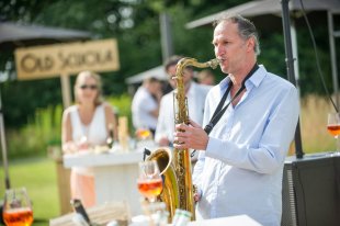 Saxofonist een sfeervolle aanvulling op een bruiloftsfeest