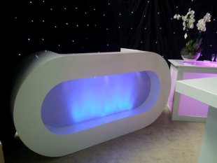 luxe-ovale-dj-booth-wit